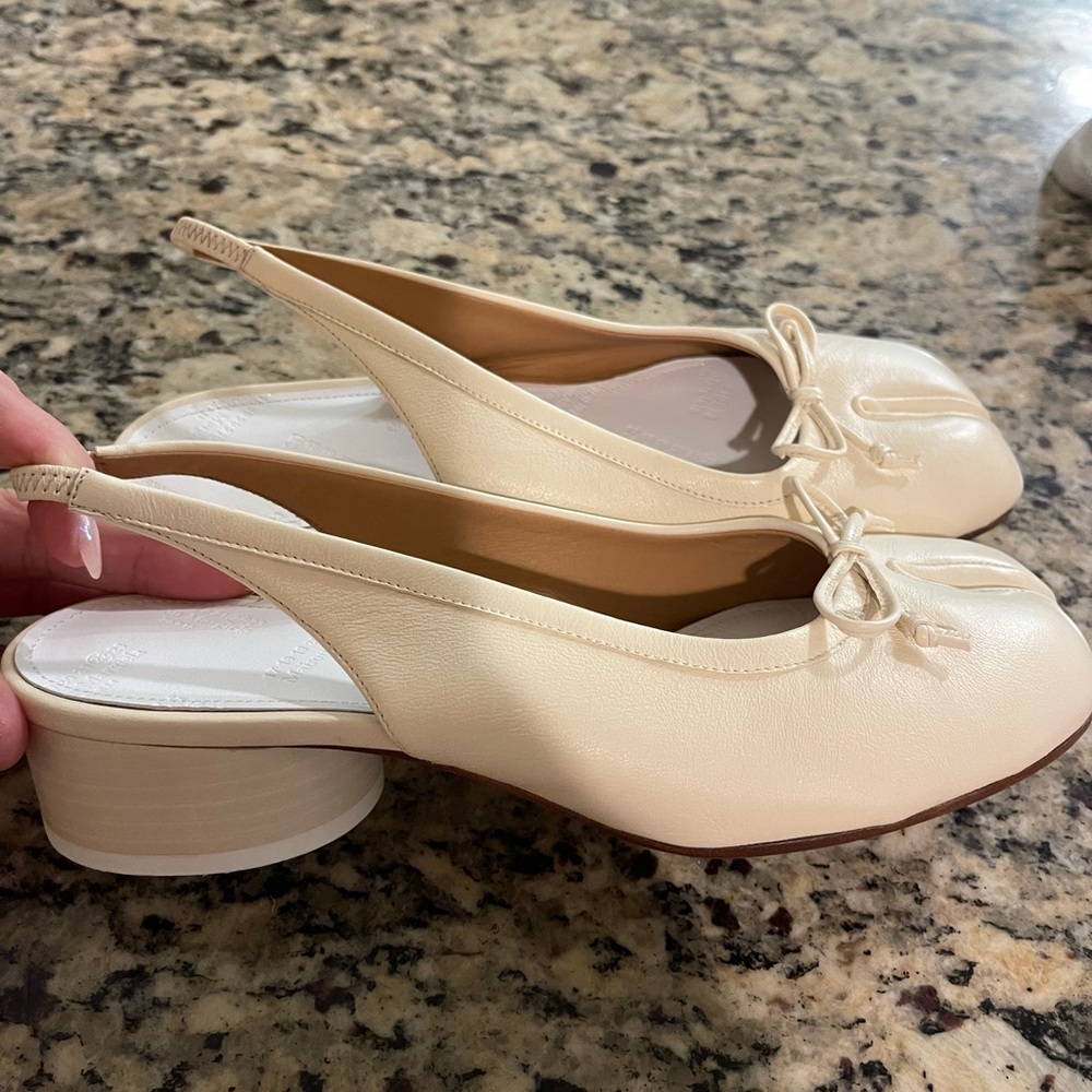 MAISON MARGIELA
Tabi Slingback Ballet Shoes